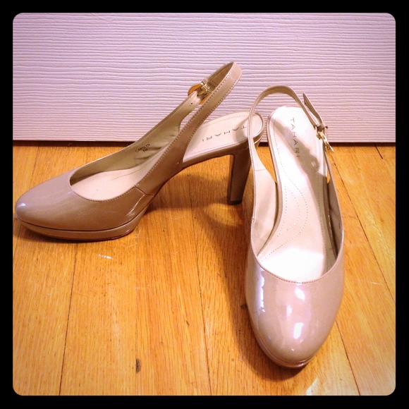 Tahari Nude Carolyn Slingback Pump Size 9