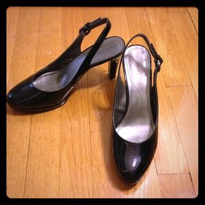 Tahari Black Carolyn Slingback Pump Size 9 1/2