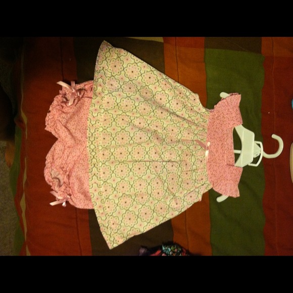 A cute two piece outfit never worn - Picture 1 of 2