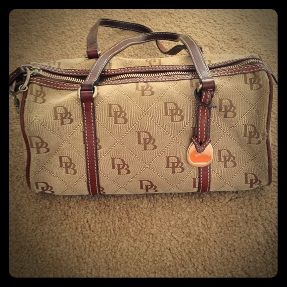 ⚡️REDUCED⚡️Dooney and Bourke signature handbag.