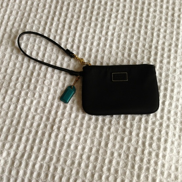 🚫NOT FOR TRADE🚫Authentic Coach wristlet! 💕
