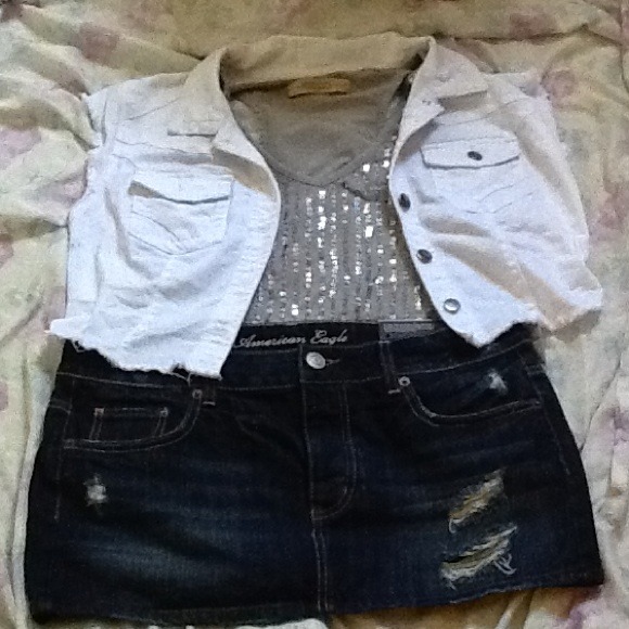 Nwt American Eagle destressed denim skirt