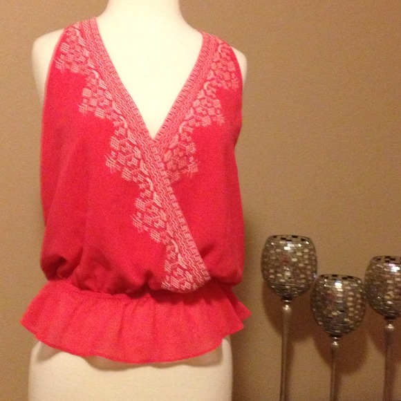 Rory Beca Forever 21 💕 Embroidered Top - Picture 2 of 4