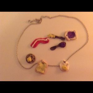 Necklace or bracelet charms