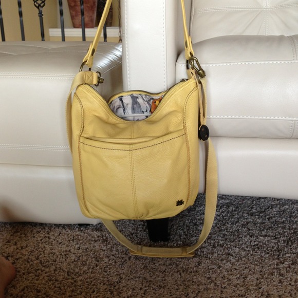 Reduced! Brand new, adorable yellow purse.