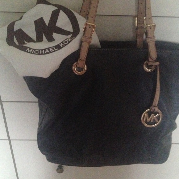 SOLD!!!! Michael Kors black handbag! - Picture 3 of 3