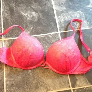 Victoria's Secret 32C Miraculous Plunge