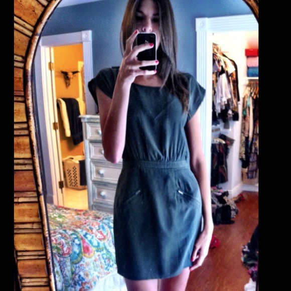 Forever 21 Dresses & Skirts - Silk dress with zipper detail