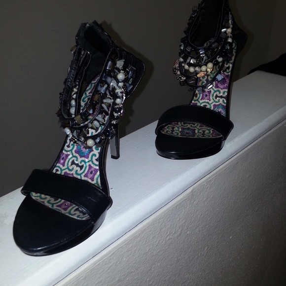 Beautiful heels - Picture 2 of 2