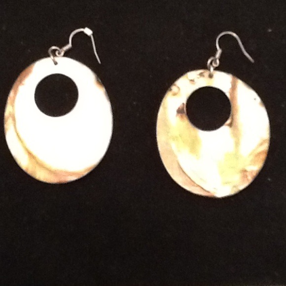 NICE EARRINGS - Picture 3 of 3