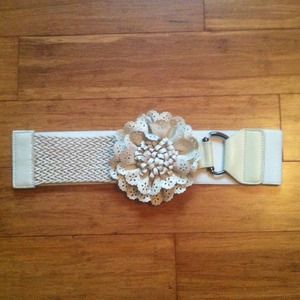 White/cream Flower Belt