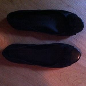 Flat dress shoes