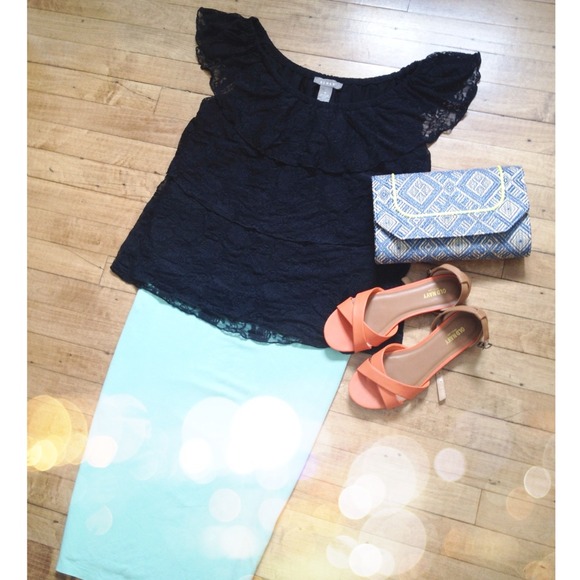 Tiered Lace Top - Picture 1 of 2