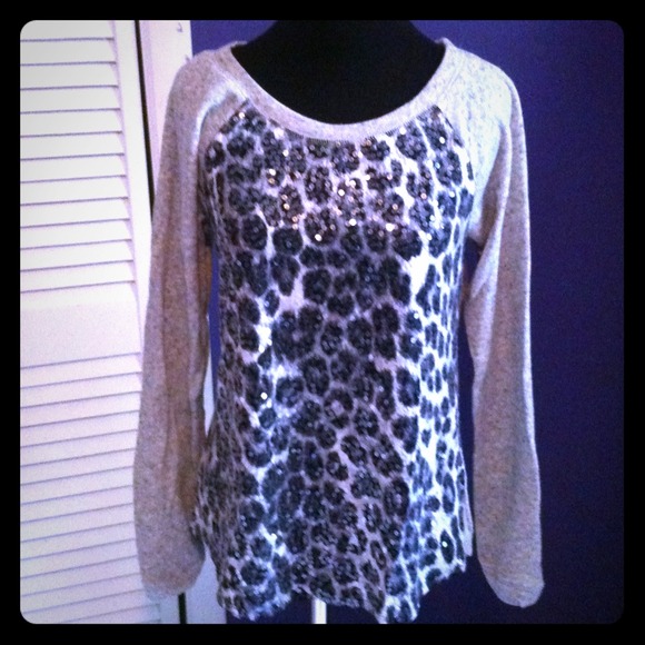 *Bundled*Cute and comfy sweatshirt