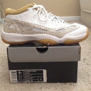 Jordan 11s low top