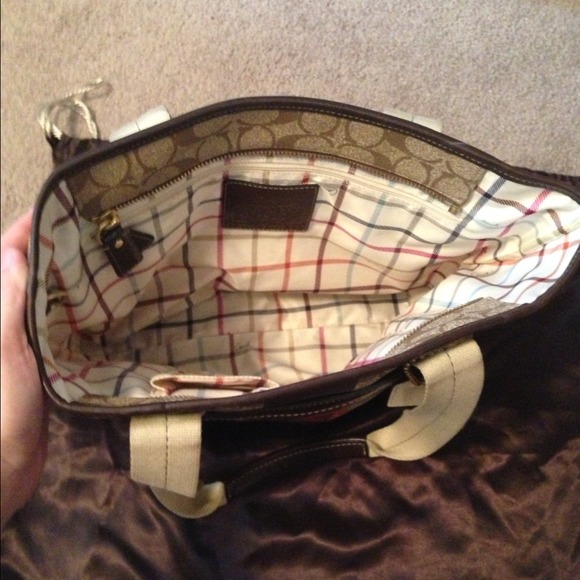 Coach Cargo Tote Review: The Perfect Work Bag for Everyday  COACH MEDIUM TOTE BAG
