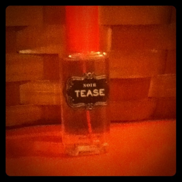 Ful bottle of noir tease! 75ml VICTORIA'S SECRET