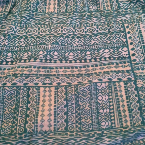 Green Aztec print top - Picture 2 of 4