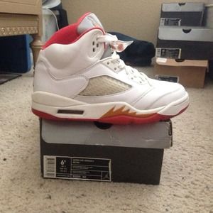 🚨SOLD🚨 Jordan 5s