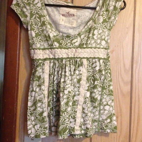Hollister shirt