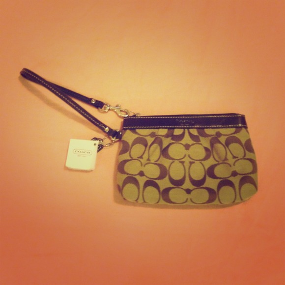 Authentic brand-new coach signature wallet/clutch