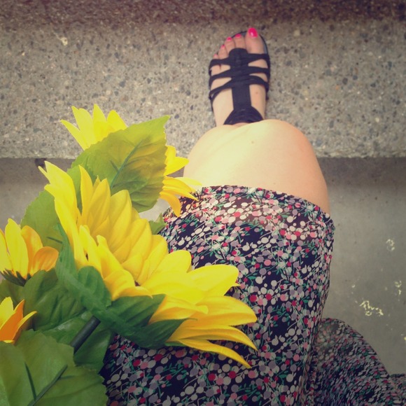 Dresses & Skirts - Pretty spaghetti strap dress