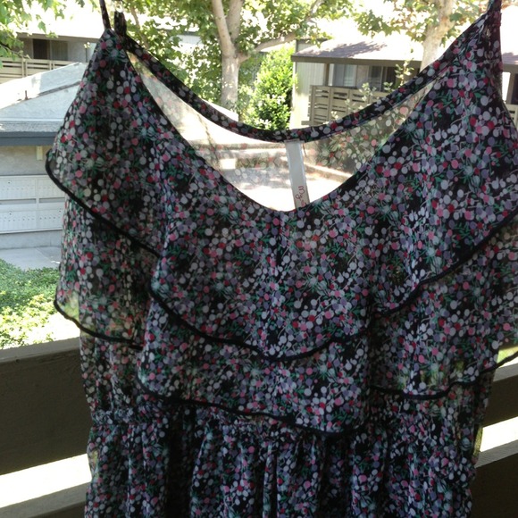 Pretty spaghetti strap dress - Picture 2 of 3