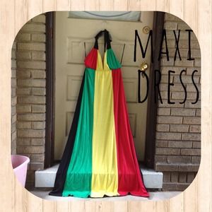 Super cute maxi dress.