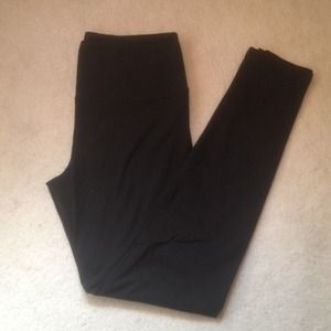 Ruby Ribbon Leggings