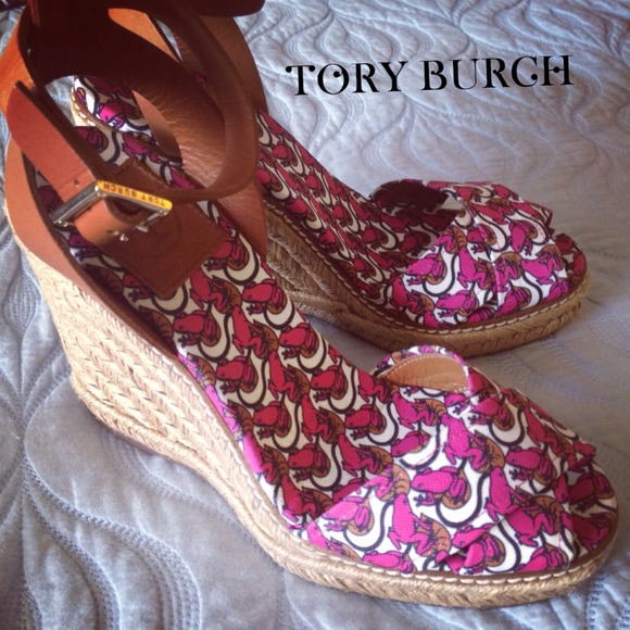 💯% authentic Tory Burch criss cross espadrilles