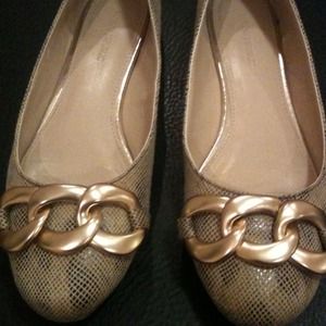 Reserved for Lori Banana Republic flats sz 6 $20