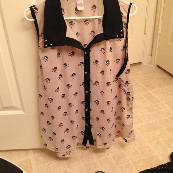 Skull button up sleeveless top