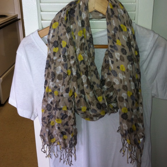 Neutral Floral Old Navy Scarf !!sold!!