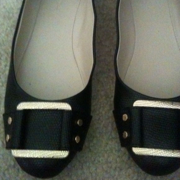 Banana Republic black buckled flats sz 6
