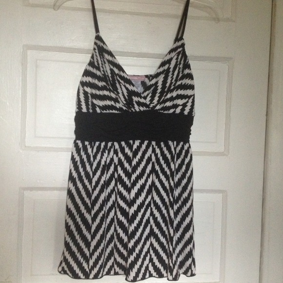 🆕Vol. 1 Blk/White Print Empire Waist Blouse sz L - Picture 1 of 4