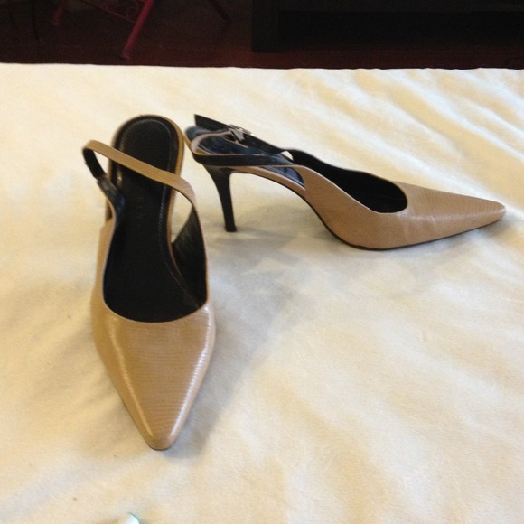 Nude pointy toe sling black heals-size 8