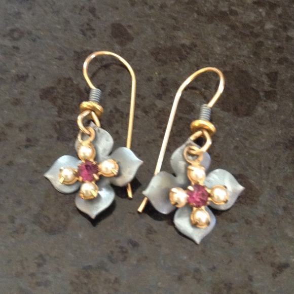 Sold in bundle. Earrings