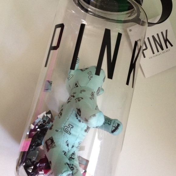Sold @Lindseyyaple01 PINK water bottle w/ mini dog
