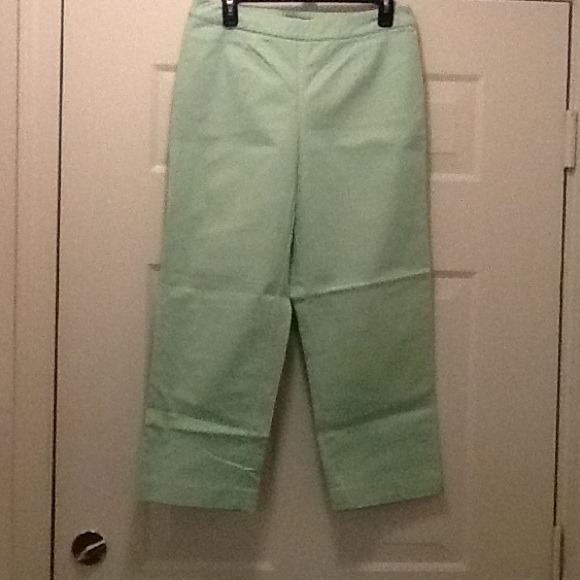 Peck and Peck Collection light green capris