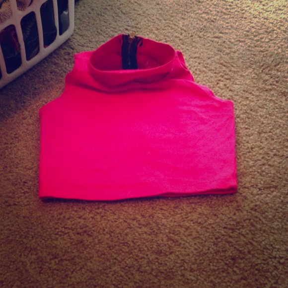 🔴sold🔴 Pink crop top