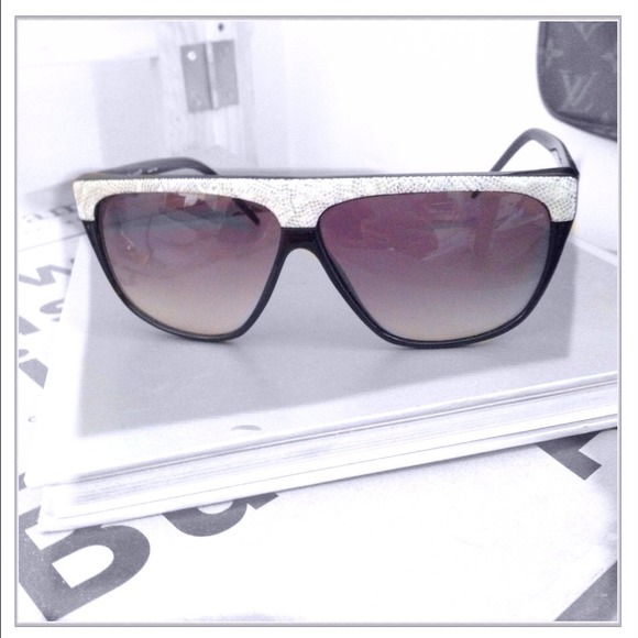 Laura Biagiotti  Accessories - 🎉HOST PICK🎉Vintage Laura Biagiotti Sunnies!✭