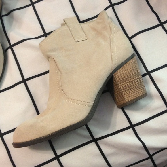 Express Booties - Picture 2 of 4