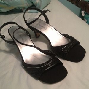 Size 8-1/2 Caparro heels black
