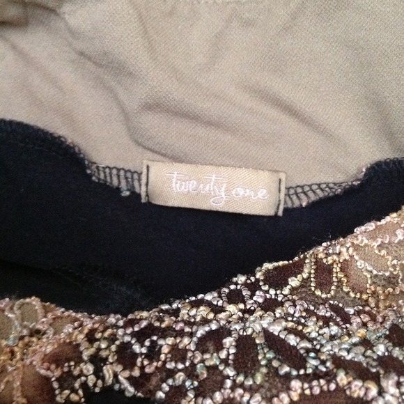 Forever 21 black and floral halter top - Picture 4 of 4