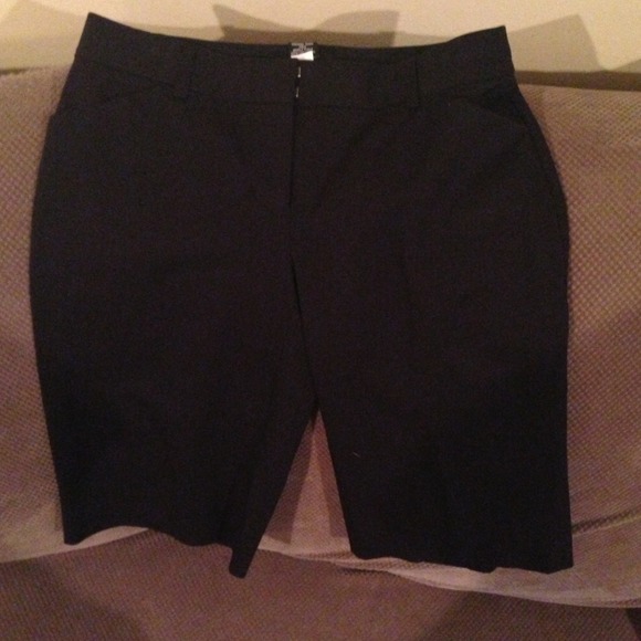 Black capris