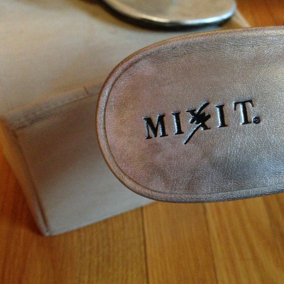 ｘ ｓｏｌｄ ｘ - Picture 2 of 2