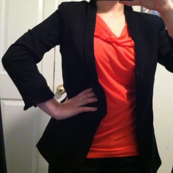 Ana black open blazer.