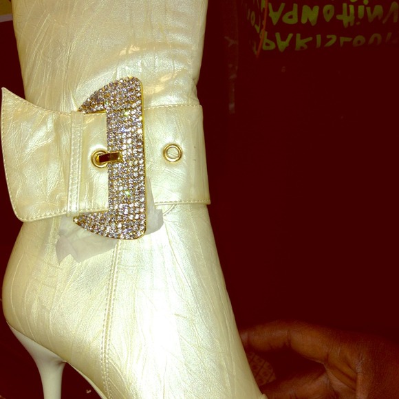 Ladies Shoes - Picture 1 of 4