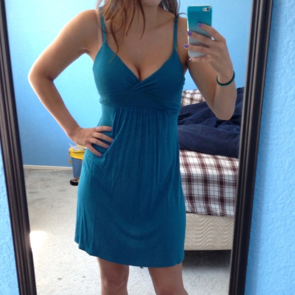❌SOLD in bundle❌ Forever 21 teal v neck dress
