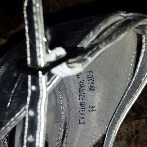 Silver heels - Picture 3 of 4